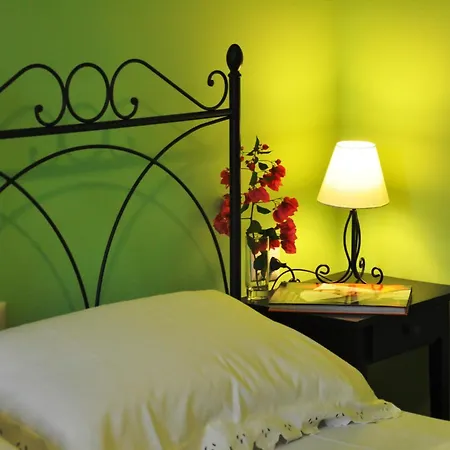 Marcella House - Near The