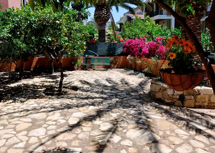 Marcella House - Near The